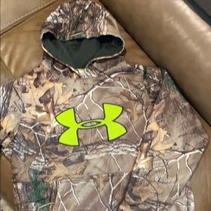 Under armour camo hoodie-EUC-like new!